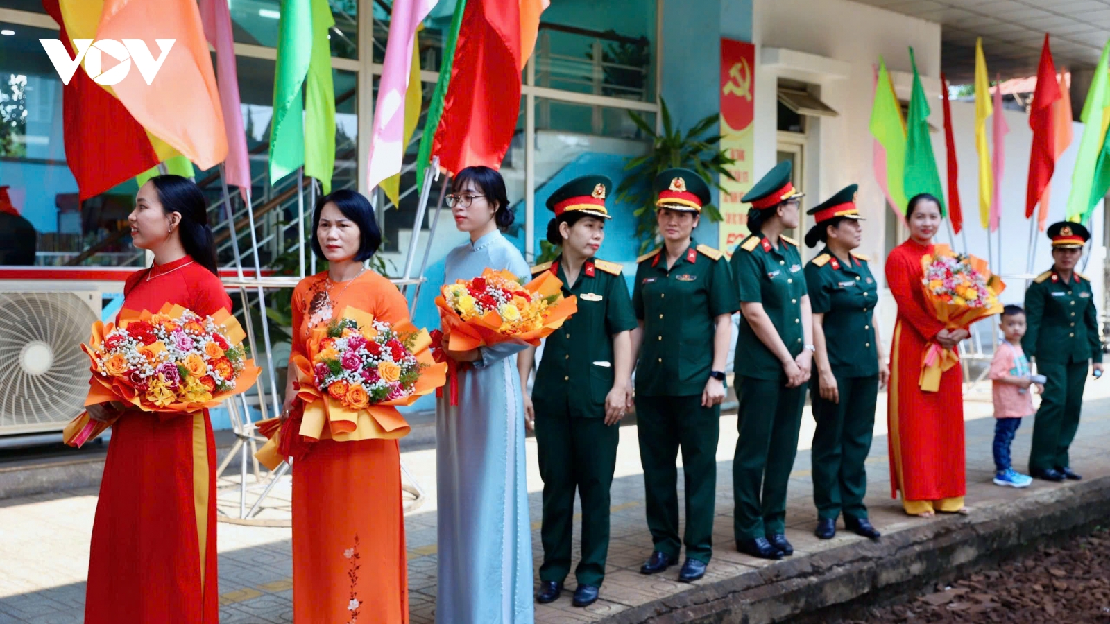 Lực lượng diễu binh đầu tiên đến ga Biên Hòa, kết thúc hành trình hơn 38 tiếng